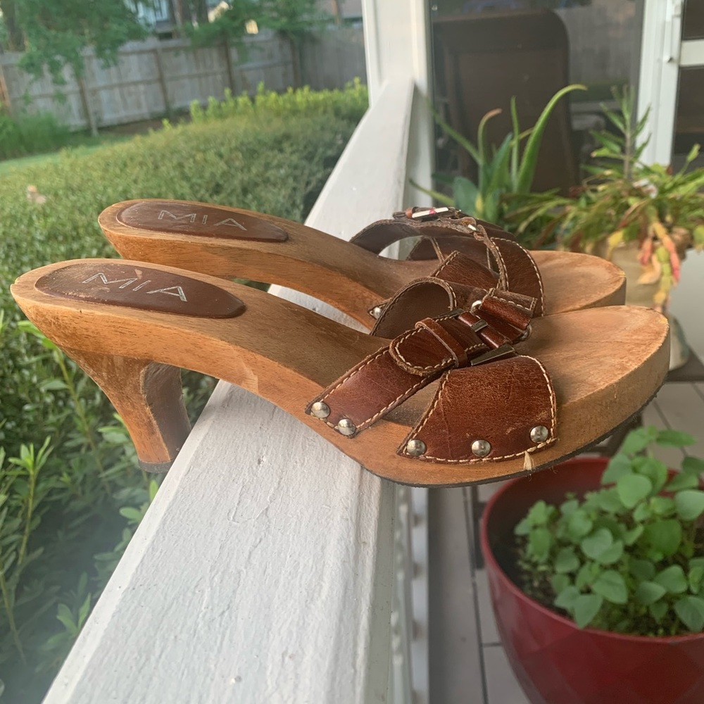 MIA Vintage Wood And Leather Sandals - Picture 2 of 7